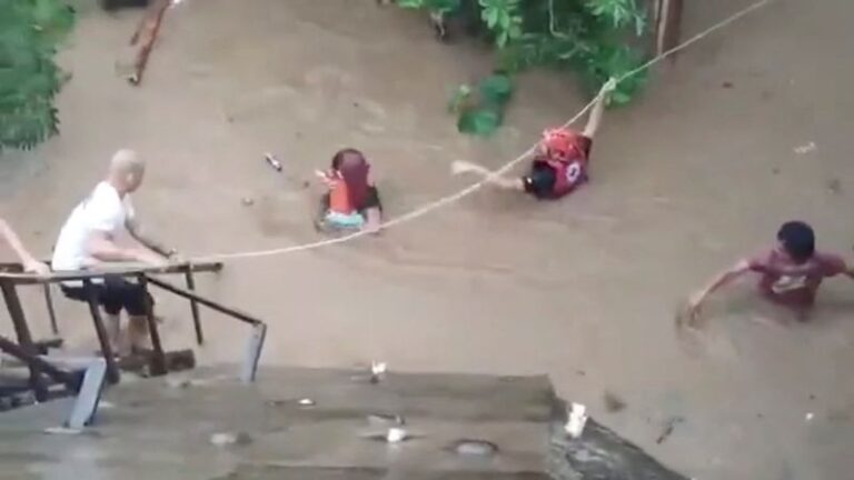 221226194950 Philippines Christmas Floods Intl Hnk.jpg
