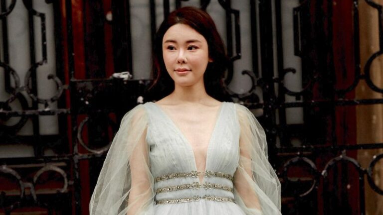 230224235923 01 Abby Choi Pfw 012523.jpg