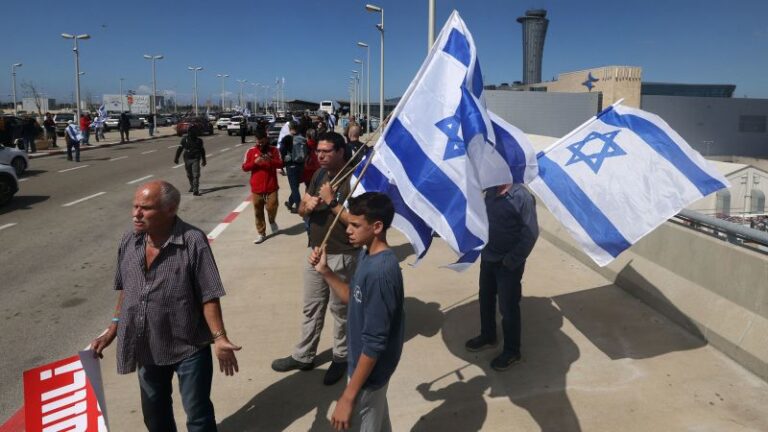 230309062632 03 Protests Ben Gurion Airport 030923.jpg