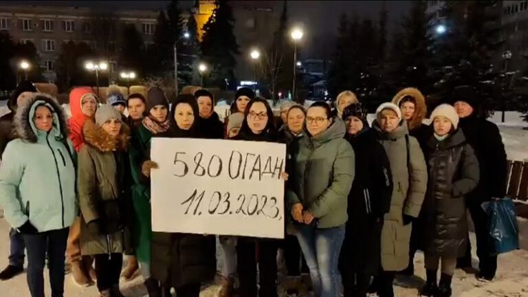 230312030814 01 Russian Women Protest 031223.jpg