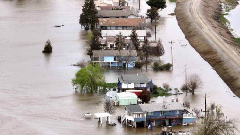 230320115007 River Floods California 0319.jpg