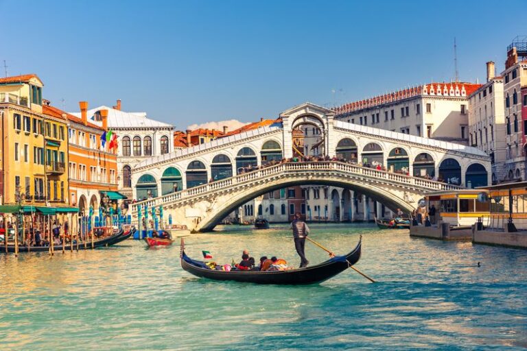 The Most Beautiful Places In Italy Rialto Bridge In Venice Dp.jpg