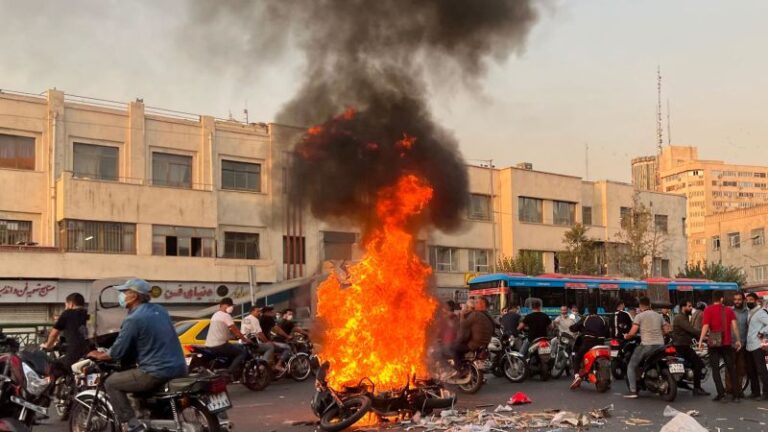 221012102908 04 Iran Protests 100822.jpg