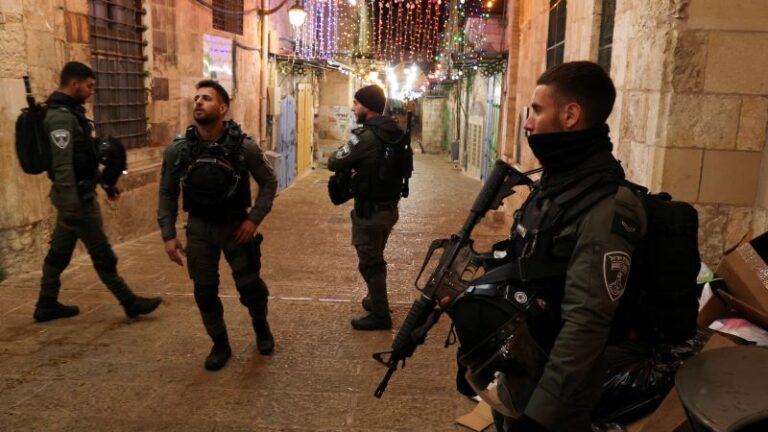 230401054034 01 Israel Police Al Aqsa 040123.jpg