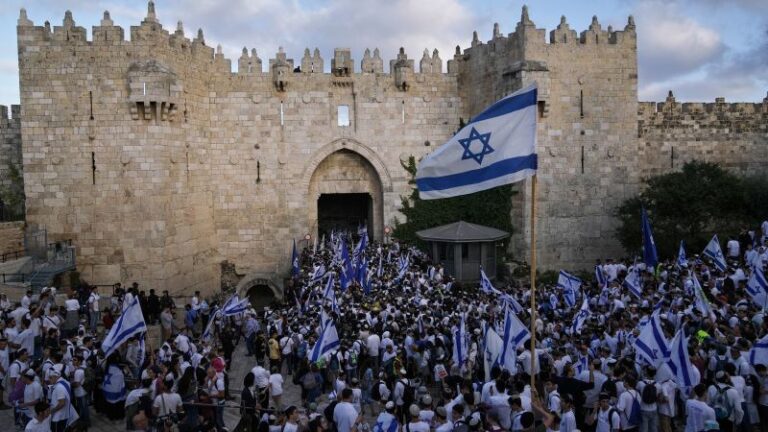 230518124214 02 Jerusalem Day Flags 051823.jpg