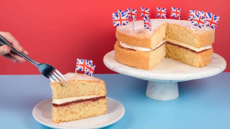 Coronation cakes e1683282333527.jpg