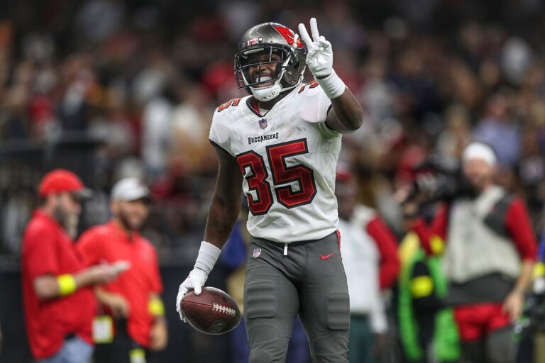 Dean Jamel Bucs Saints Int 2.jpg