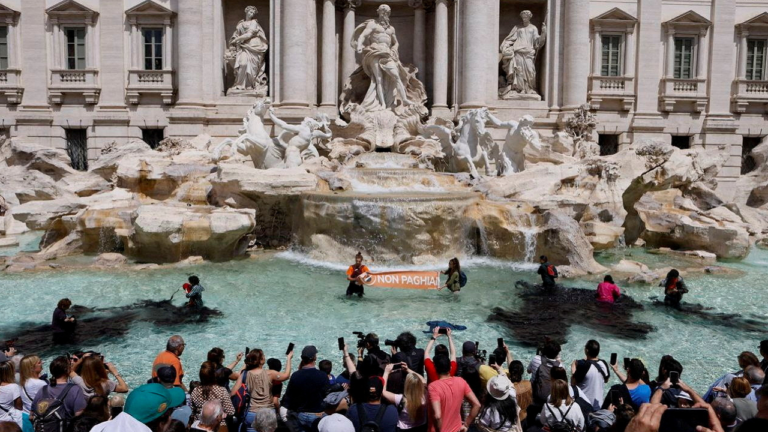 Rome Trevi Fountain Protest 1.png