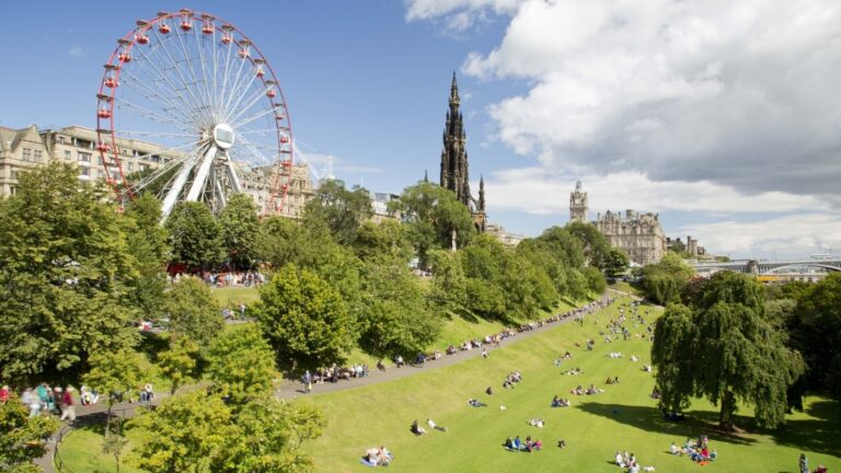 Edinburgh Scotland.jpg