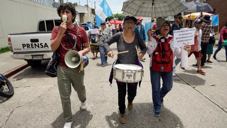 56d4c8f6 Guatemala Protestors.jpg