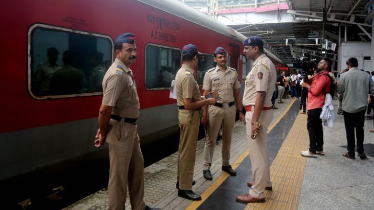 230731181842 Indian Railway Officer Opens Fire 073123.jpg