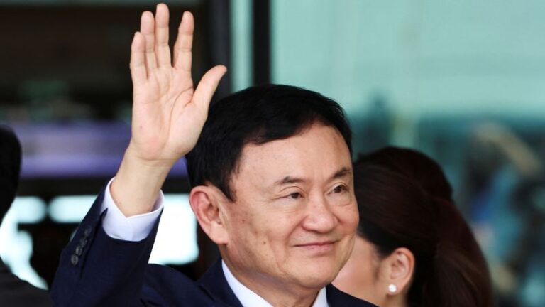 230822112943 Thaksin Shinawatra Bangkok Arrival 0822.jpg