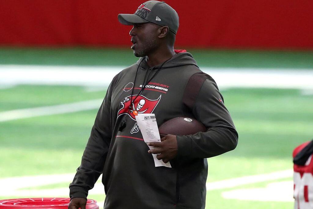 Bowles Todd Bucs Camp Indoor Yell.jpg