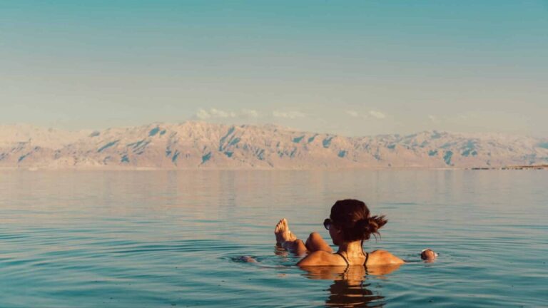 Swimming in the dead sea1 scaled e1692218783664.jpg