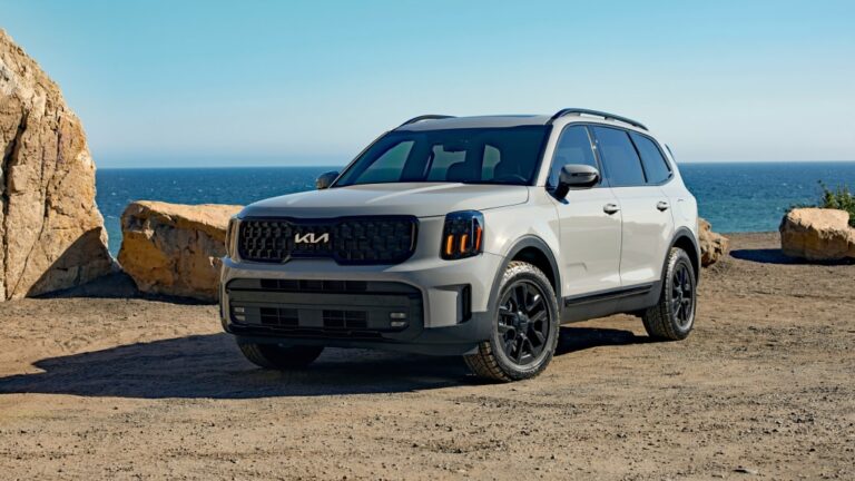 2024 Kia Telluride X Pro Front Three Quarter1.jpg