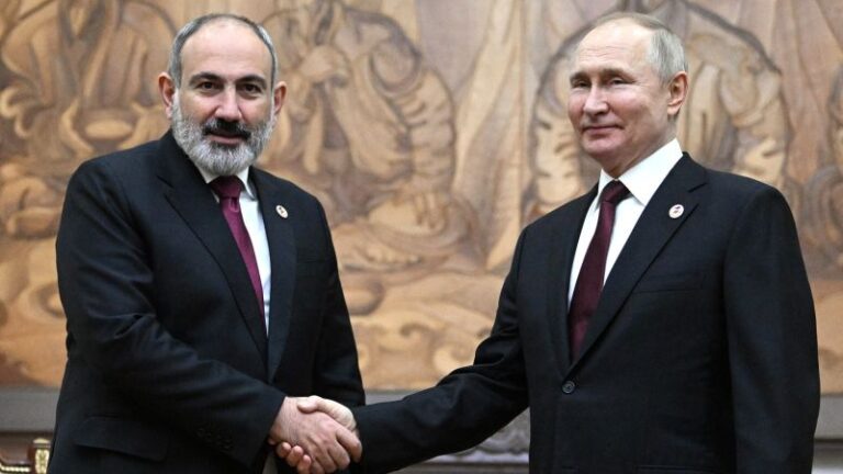 230920122912 Vladimir Putin Nikol Pashinyan File 092023.jpg