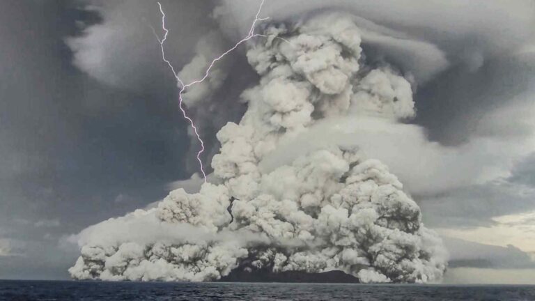 Hunga Tonga Hunga Haapai Volcano Erupts.jpg