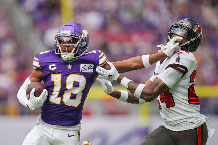 Jefferson Justin Carlton Davis Bucs Vikings Stiff Arm.jpg