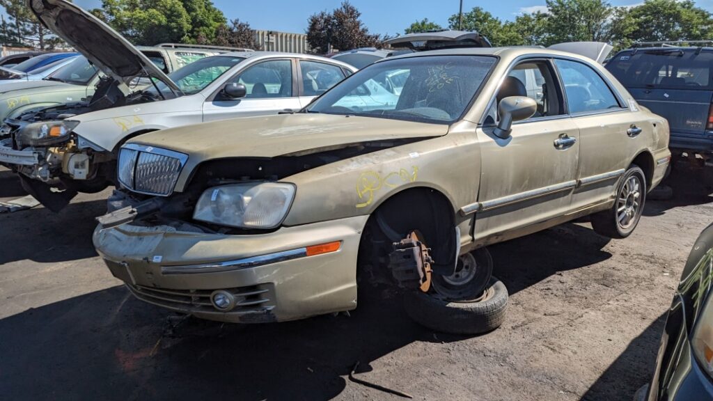 99 2004 Hyundai Xg350l In Colorado Junkyard Photo By Murilee Martin.jpg
