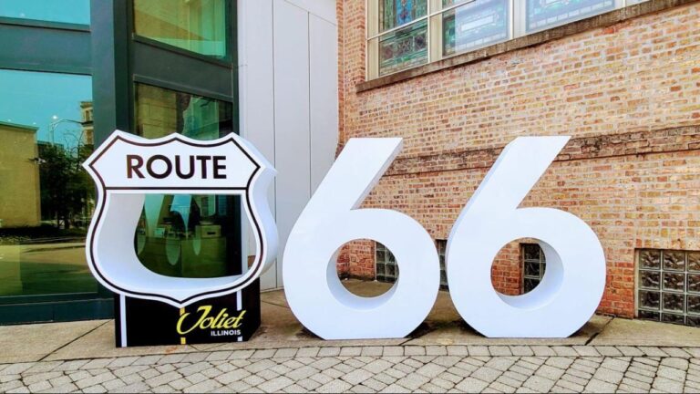 Route 66 Shield In Joliet Il.jpg