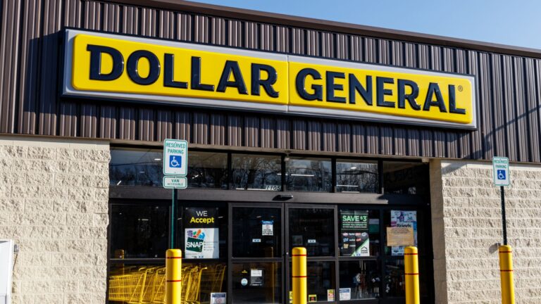 Dollar General Store Istock 1139364763.jpg