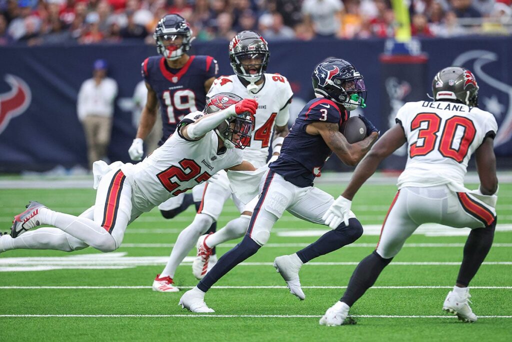 Dell Tank Zyon Mccollum Carlton Davis Dee Delaney Bucs Texans.jpg