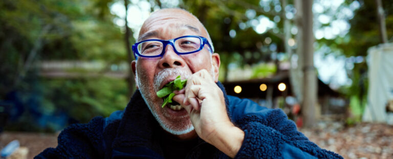 Greyhairedmanwithglasseseatinggreenvegetables.jpg