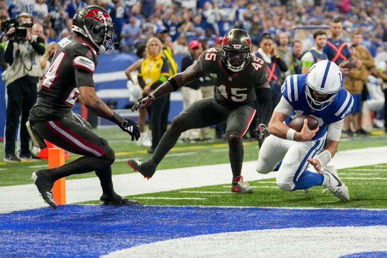 White Devin Gardner Minshew Bucs Colts Td Allow.jpg