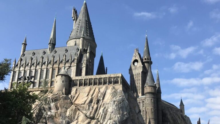 Wizarding World Of Harry Potter Hogwarts Castle Scaled E1700929029766.jpg