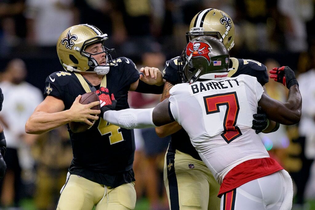 Barrett Shaq Derek Carr Bucs Saints Pressure.jpg