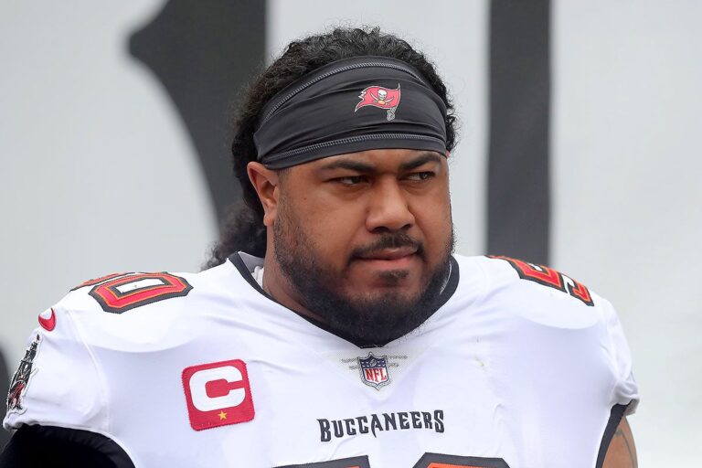 Vea Vita Bucs Panthers Sideline.jpg