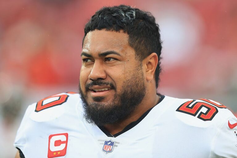 Vea Vita Bucs Panthers Smile No Helmet.jpg