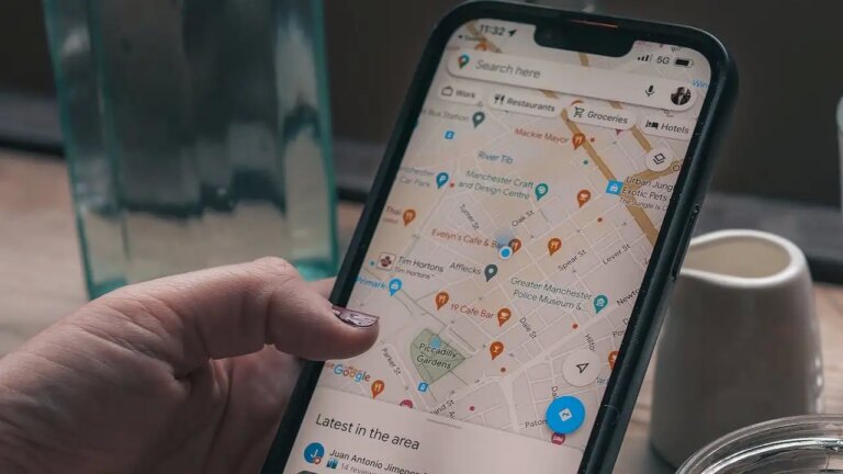 1 How Google Maps Is Giving You More Power Over Your Location Data Googlemapsonmobilephone.jpeg