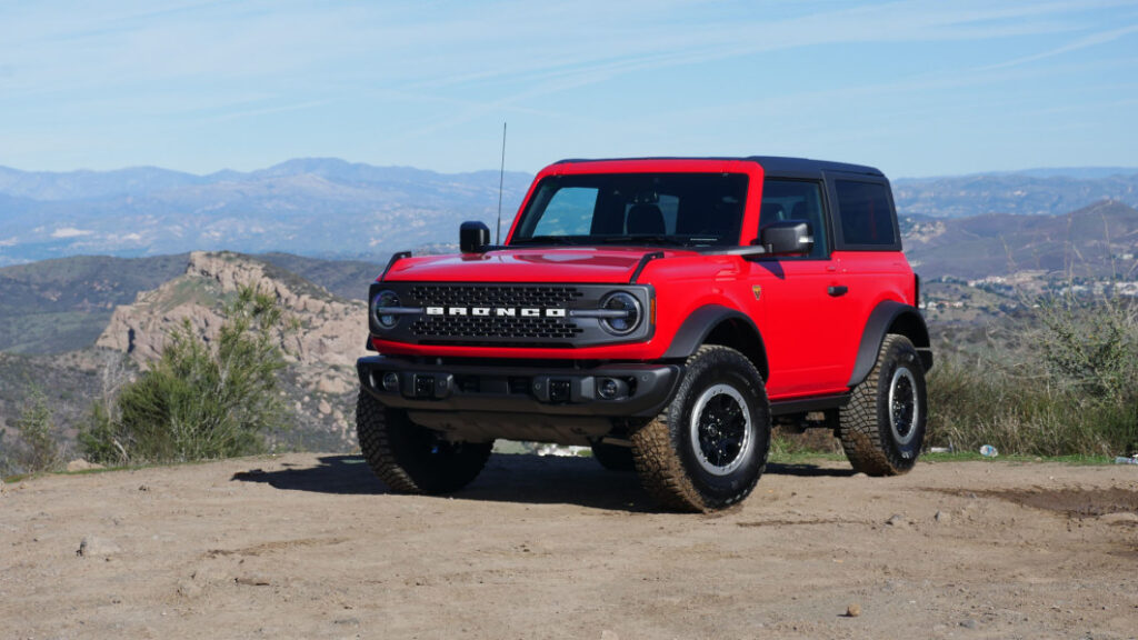 Ford Bronco 2 Door Badlands Front Three Quarter.jpg