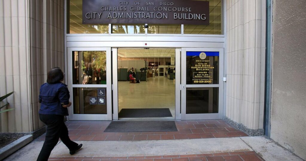 Sd Photos 1staff Sdut San Diego City Hall 20160819.jpg