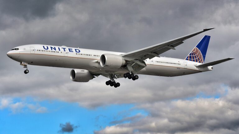 United Airlines Airplane.jpg