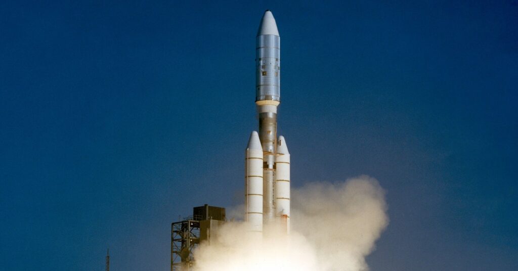 Voyager 1 Launch 1977 Science 9141932orig.jpg