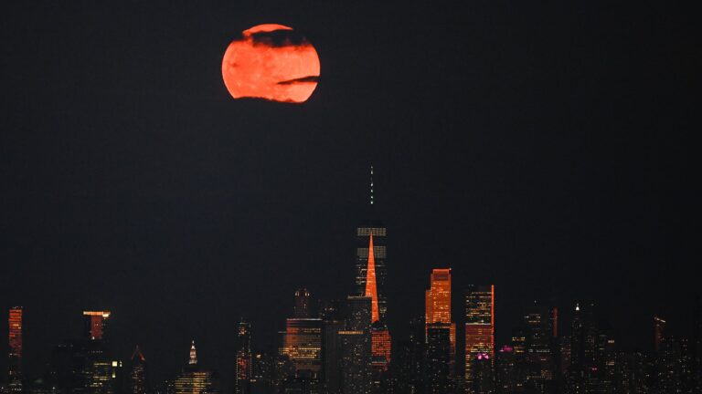 Full Moon Red.jpg