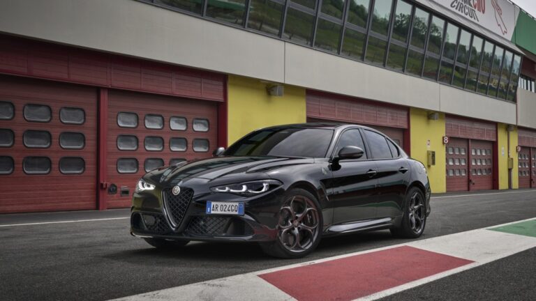 2024 Alfa Romeo Giulia Quadrifoglio Super Sport 001.jpg