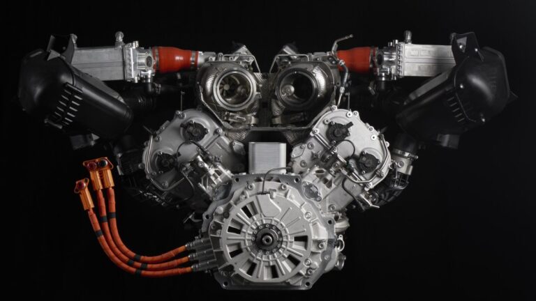 Lb634 V8 Engine 1.jpg