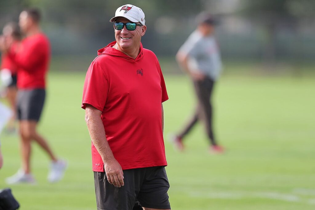 Licht Jason Bucs Camp Grin.jpg