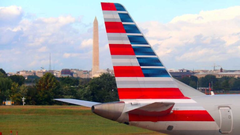 American Airlines Wing With Washington Monument In Background Jpg 6657b89b0e107.jpg