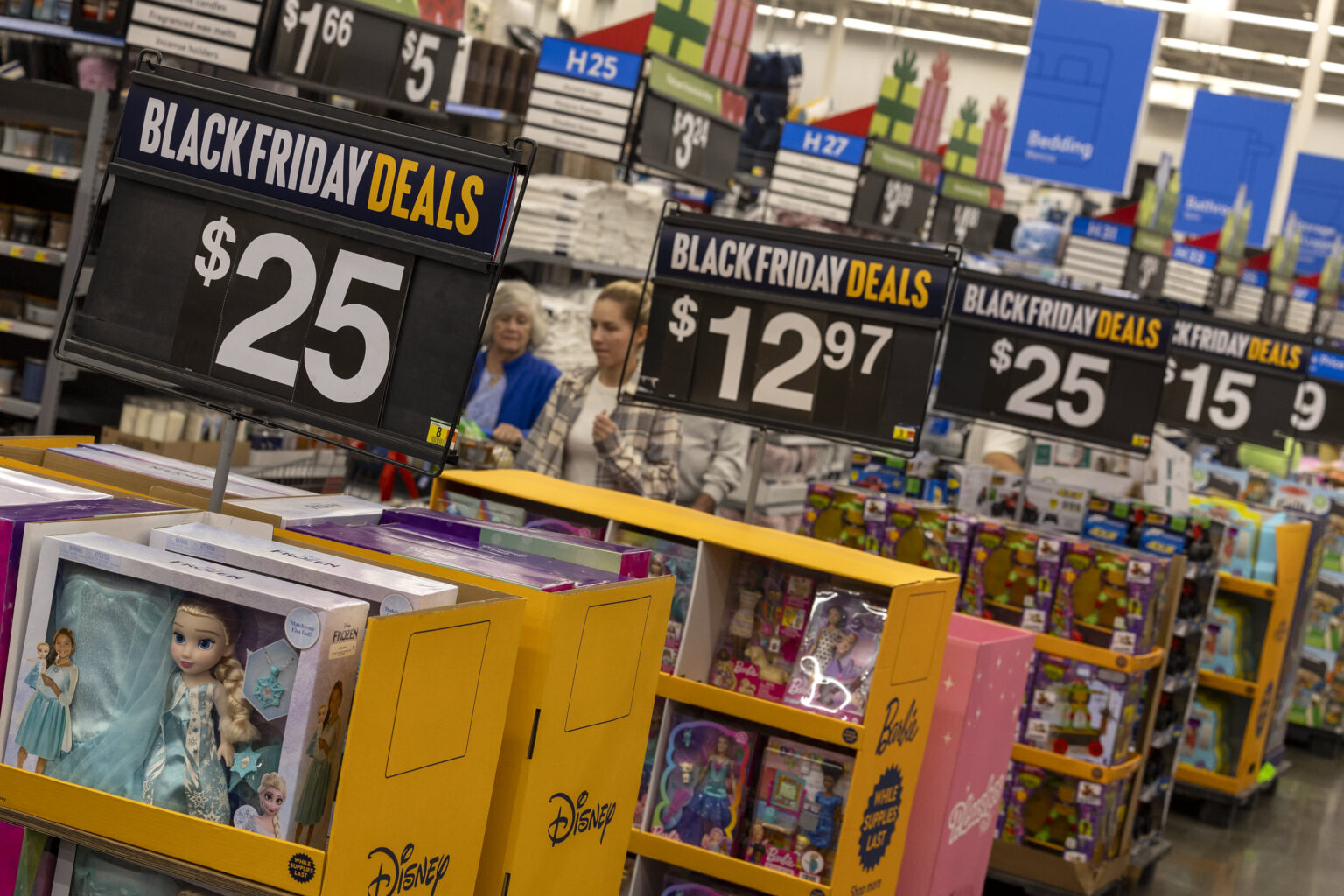 107423522 1717443061355 Gettyimages 1786517711 1374286 Me Walmart Black Friday 1 Brv.jpeg