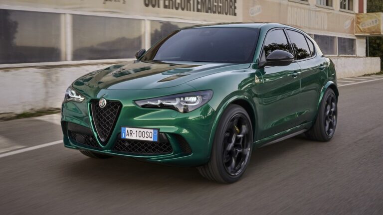 2024 Alfa Romeo Quadrifoglio.jpg