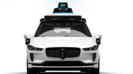 1 Robots Take The Wheel As San Francisco Opens Streets To Driverless Taxis.jpg