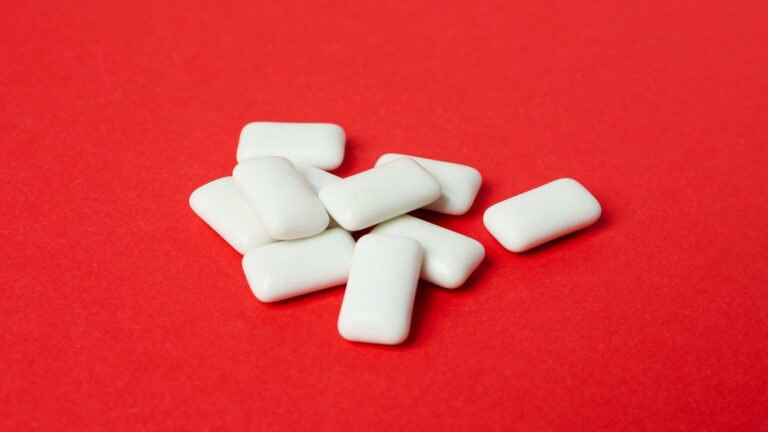 Chewing Gum Jawline.jpg