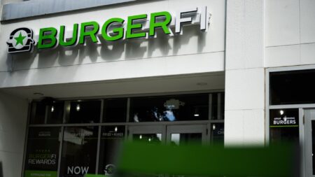 108032625 1726069468841 Gettyimages 2166902824 Burgerfi 240820 004.jpeg