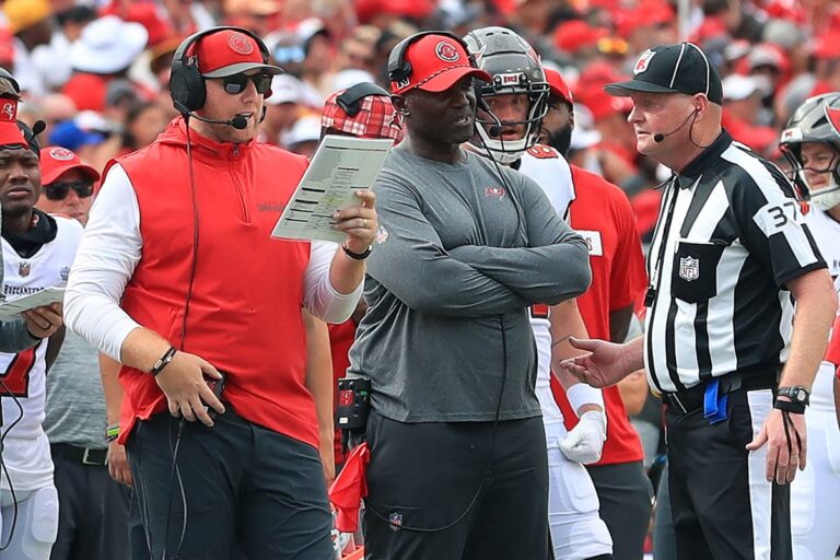 Coen Liam Todd Bowles Bucs Commanders Sideline Discuss.jpg