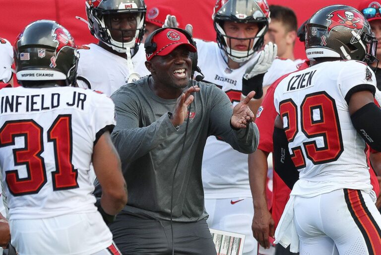 Bowles Todd Bucs Commanders Clap.jpg