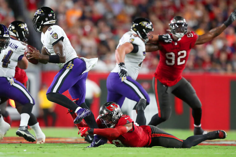 Tryon Shoyinka Joe Lamar Jackson Bucs Ravens.jpg